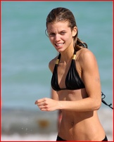 annalynne-mccord_06.jpg - 117 KB