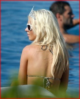 christina-aguilera_02.jpg - 185 KB