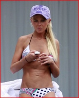 tara-reid_03.jpg - 77 KB