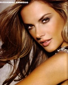 alessandra-ambrosio_08.jpg - 165 KB