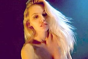 Pamela Anderson clip