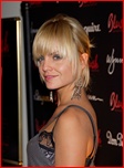 mena-suvari_04.jpg - 122 KB