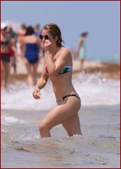 Emily Bett Rickards Nude Pictures