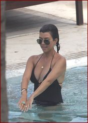 Kourtney Kardashian Nude Pictures