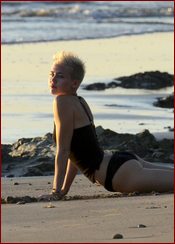 Miley Cyrus Nude Pictures