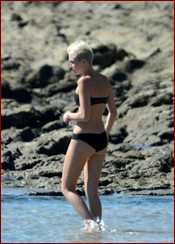 Miley Cyrus Nude Pictures