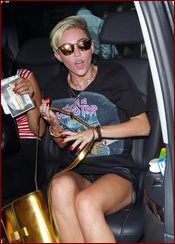  Miley Cyrus Nude Pictures
