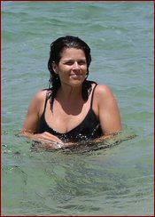 Neve Campbell Nude Pictures