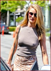 Rosie Huntington Whiteley Nude Pictures