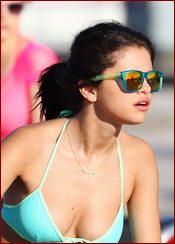 Selena Gomez Nude Pictures