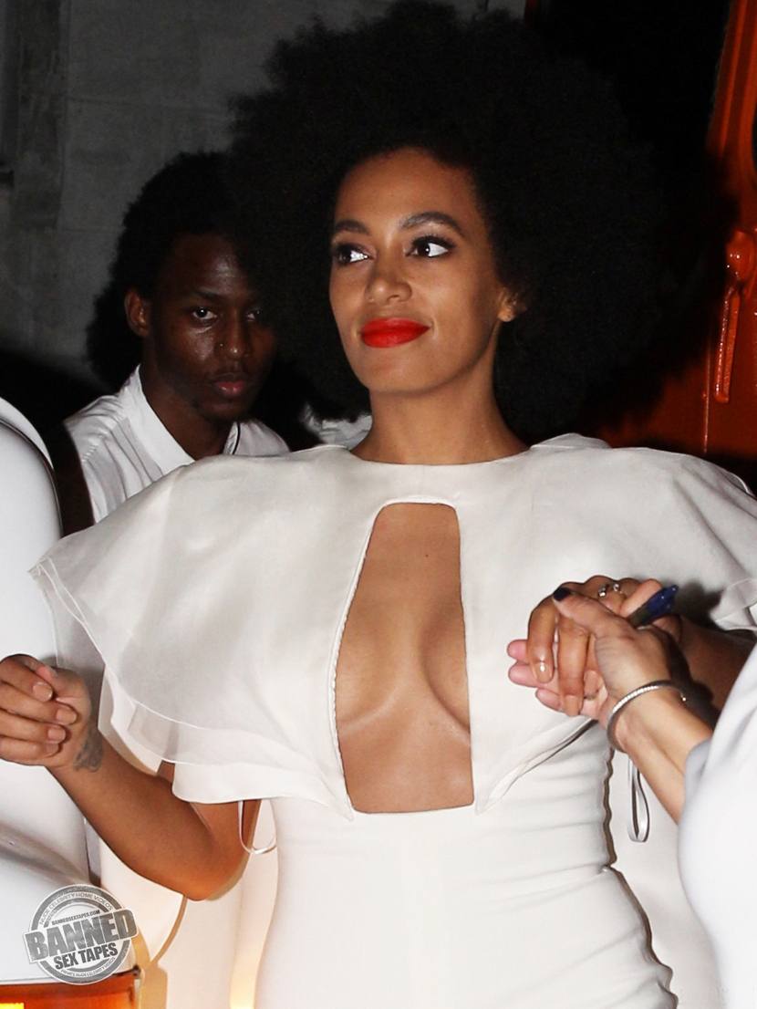 Solange Knowles fully naked at Largest Celebrities Archive! 