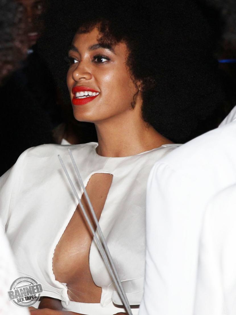 Solange Knowles fully naked at Largest Celebrities Archive! 