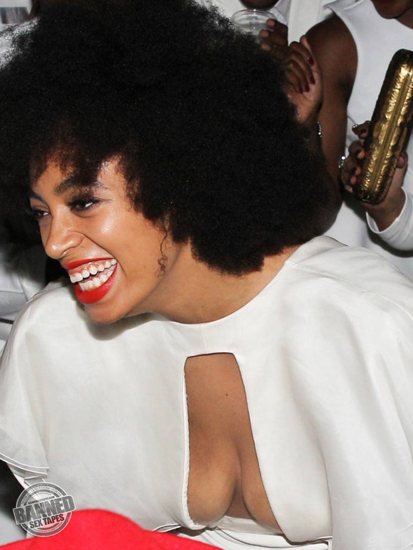 Solange Knowles fully naked at Largest Celebrities Archive! 