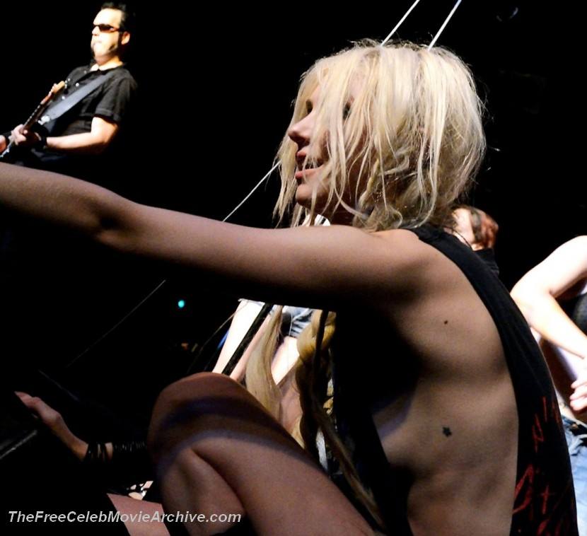 Taylor momsen topless