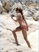 Miley Cyrus Nude Pictures