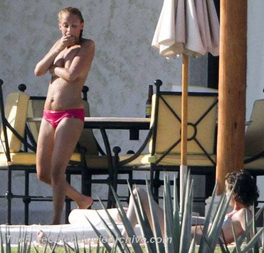 Nicole Richie Nude Photos