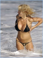 Pamela Anderson Nude Pictures