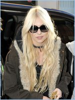 Taylor Momsen Nude Pictures