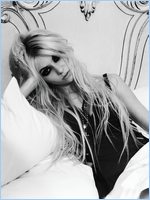 Taylor Momsen Nude Pictures