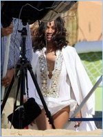 Zoe Saldana Nude Pictures